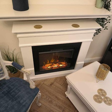 Luxury Airport Retreat Apartman Kolozsvár Kültér fotó