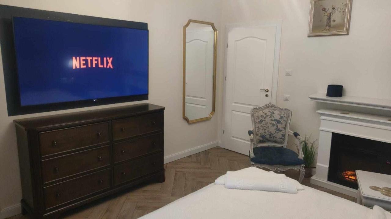 Luxury Airport Retreat Apartman Kolozsvár Kültér fotó